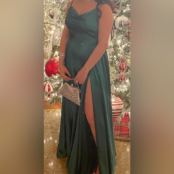 STUNNING SATIN 💚 LONG DRESS | F & P Paris | Evening Gown | Condition: Like New - Picture 2 of 8